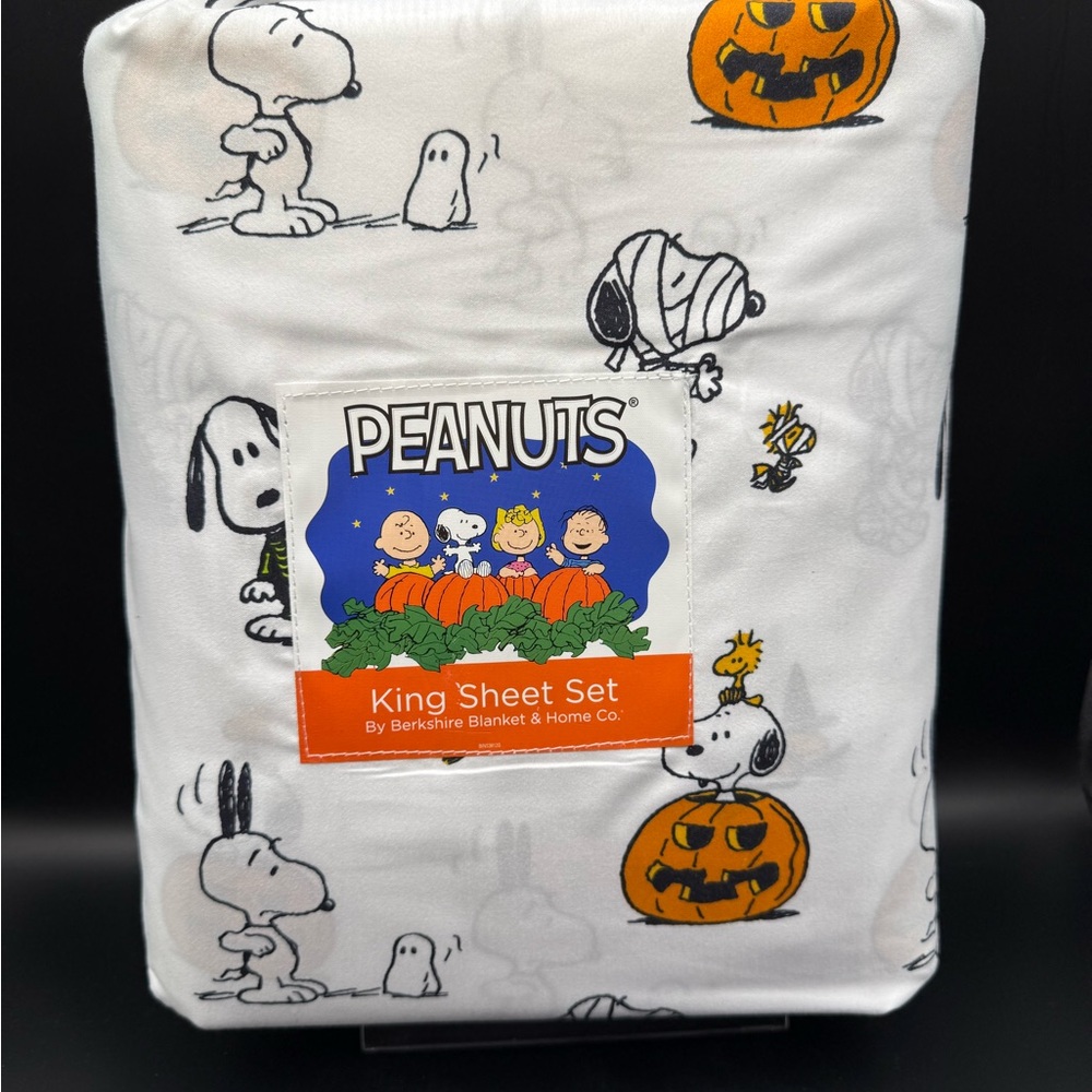 **NEW 2025** Peanuts Halloween Snoopy King Size Sheet Set- NWT